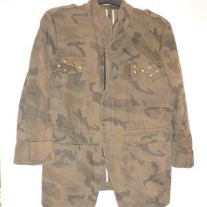 Cute Women’s Maurices Camo Utility Jacket 4 Pockets front Zip Small